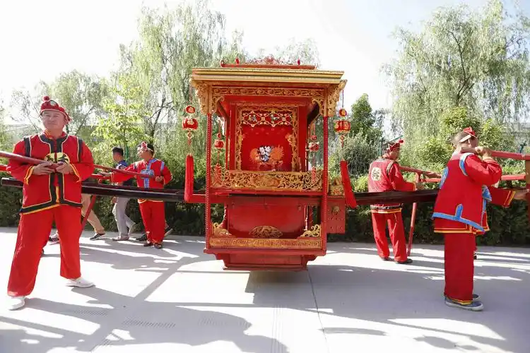 花轿,也叫喜轿,是传统 a target="_blank" href="/item/中式婚礼