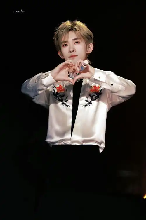 也是善良又坦诚的大人【比心合集】@tfboys-易烊千玺#易烊千玺太野了