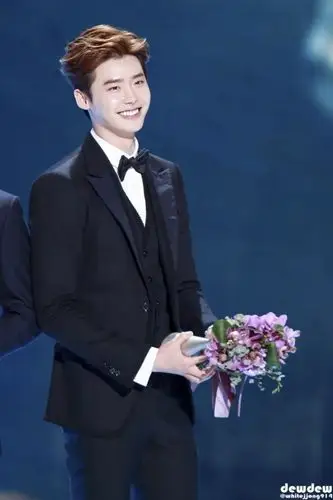 笑容灿烂 李钟硕