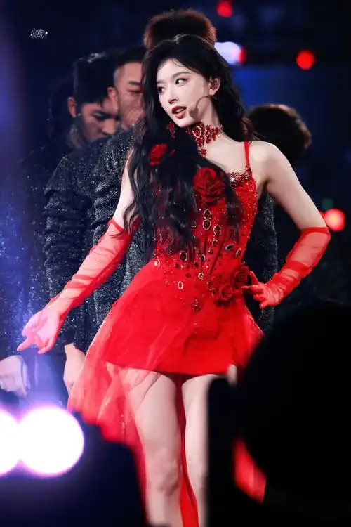 孔雪儿舞台上的红玫瑰