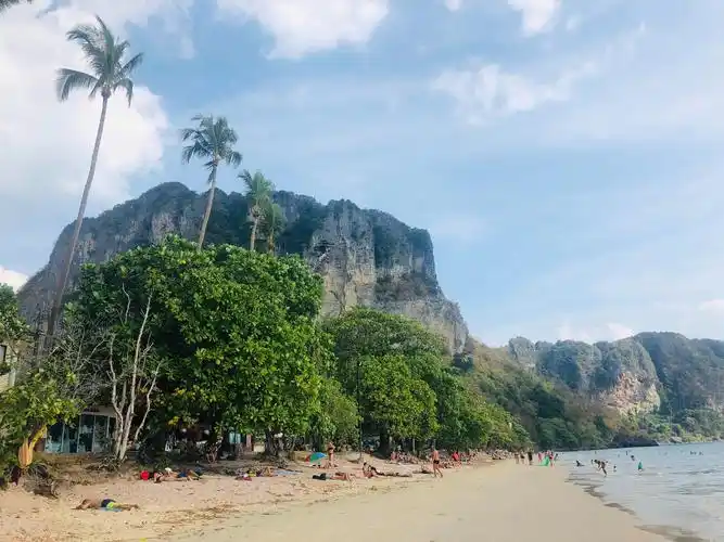 媲美普吉犹如桂林—骑游泰国克拉比的奥南海滩