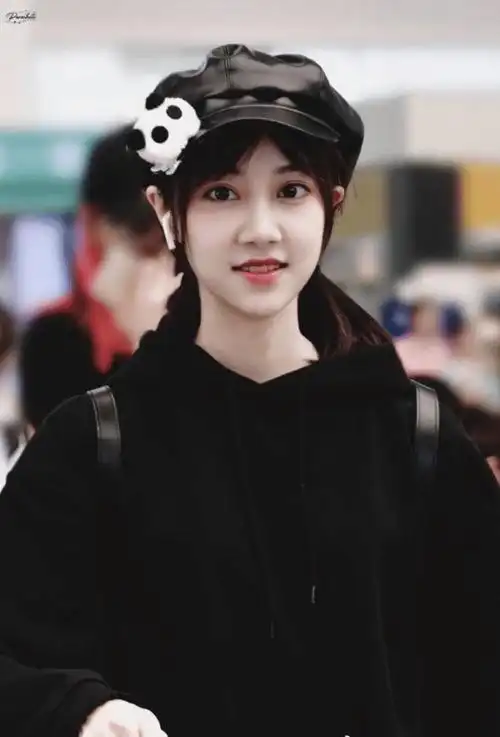 创造营卡位陆思恒与冯薪朵恋爱被偷拍,很喜欢吴宣仪?