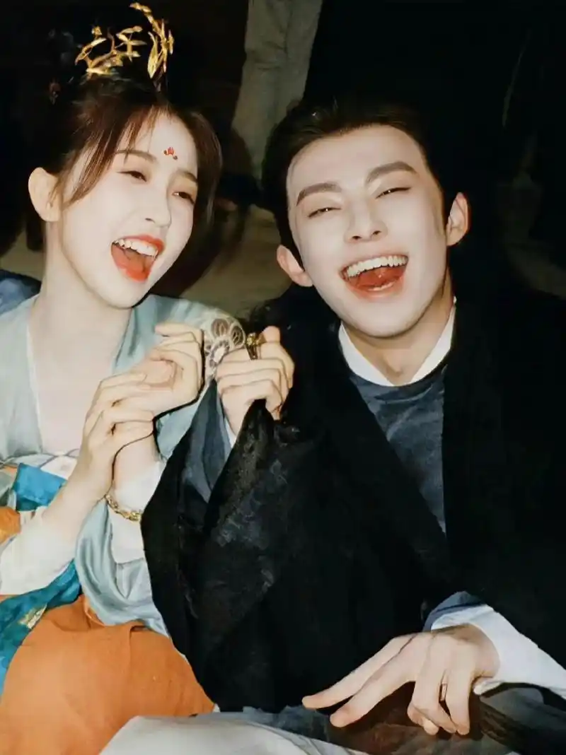 虞书欣王鹤棣合照  鱼与蝴蝶的爱情,做不被定义的未命名.你 - 抖音