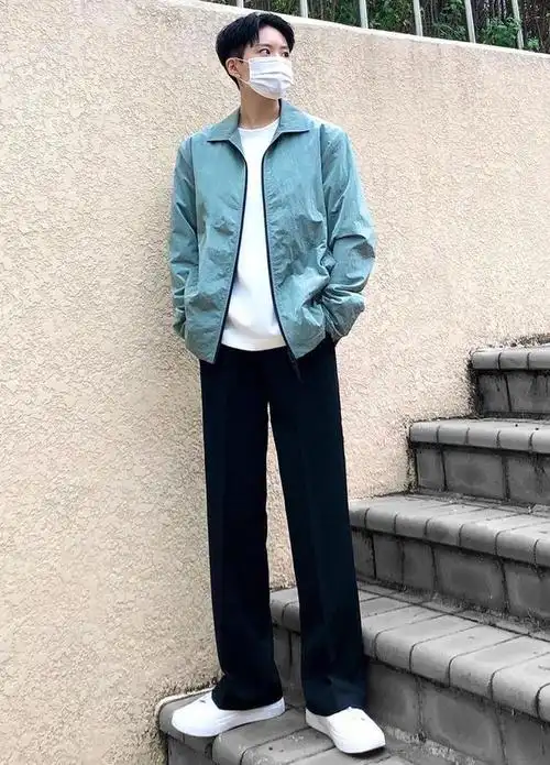 男生秋季休闲穿搭,试试这4套潮男搭配,时髦又帅气