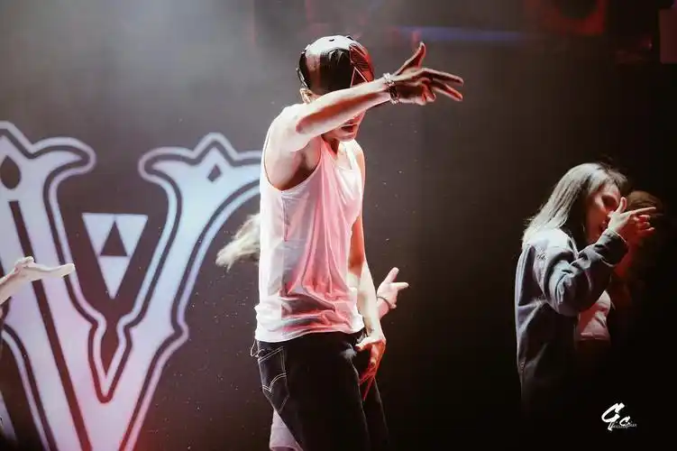 陈伟霆经典舞台表演so sick照片合集