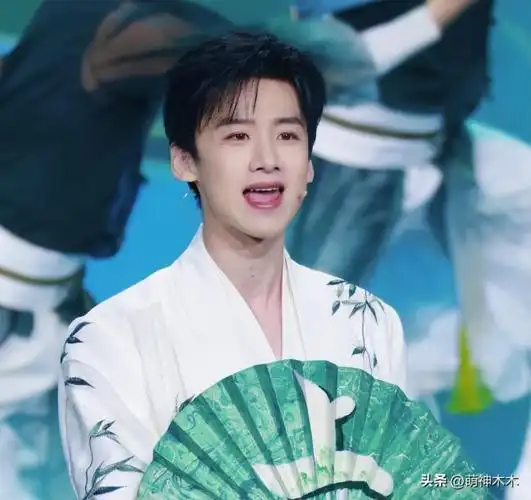 白敬亭春晚走位风波网友评论区倒油看戏