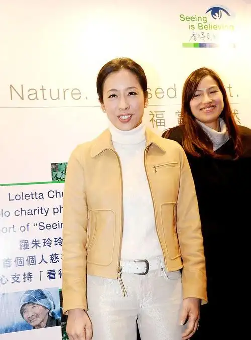 朱玲玲把贵气都穿在身上薄纱裙显锁骨背肌气质真实更自然