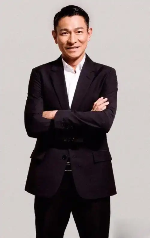 刘德华的超帅西装照, 人家这样的效果才能叫穿西服