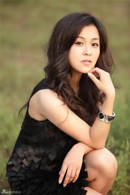 组图:刘芳毓户外写真曝光 尽显美丽优雅_高清图集_新浪网