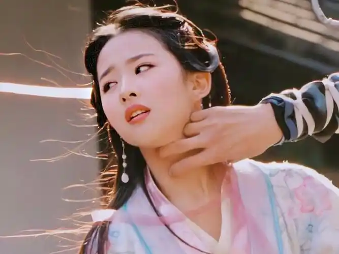 刘亦菲王语嫣眼波流转清丽绝俗