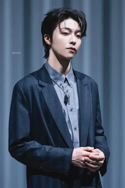 速写品牌活动    被帅气硬控90  @陈立农