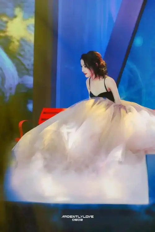 迪丽热巴 #你是我的荣耀 #神仙壁纸#迪丽热巴乔晶晶 "乔 - 抖音