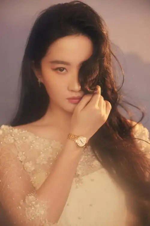 刘亦菲珍珠纱裙造型