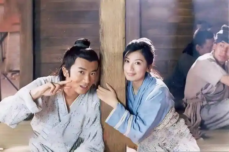 苏有朋演唱会合作演员相聚,掀回忆杀,贾静雯被p图暖心回应