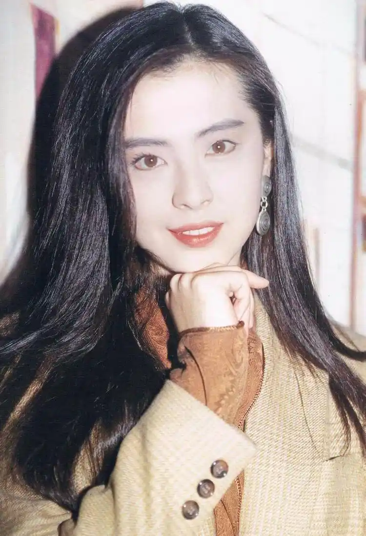 王祖贤年轻绝美照,最后一张成为经典!