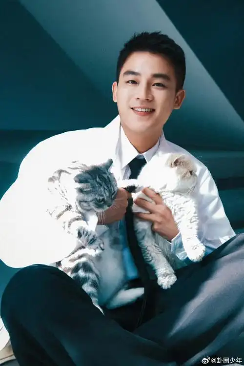 31岁的欧豪#@欧豪31岁生日写真释出,衬衫领带清爽又绅士,恰逢出 110