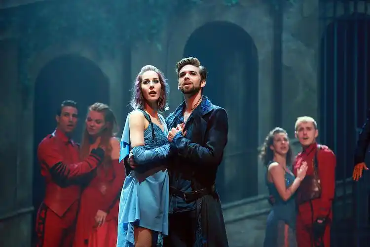 法语原版音乐剧罗密欧与朱丽叶登陆天津