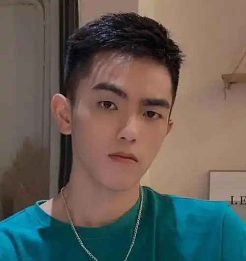 男生清新短碎发2021 打造阳光帅气的男人