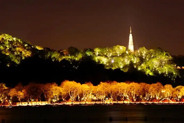 夜幕下的杭州