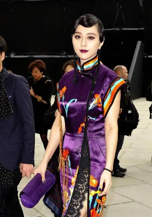 以往范冰冰每次出场的华丽造型总是引来媒体无数关注度,她的时尚品牌