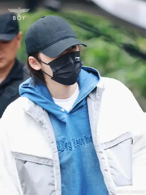 少年团-宋亚轩in boylondon  活力少年上身秀场同款,私服取向大狙击