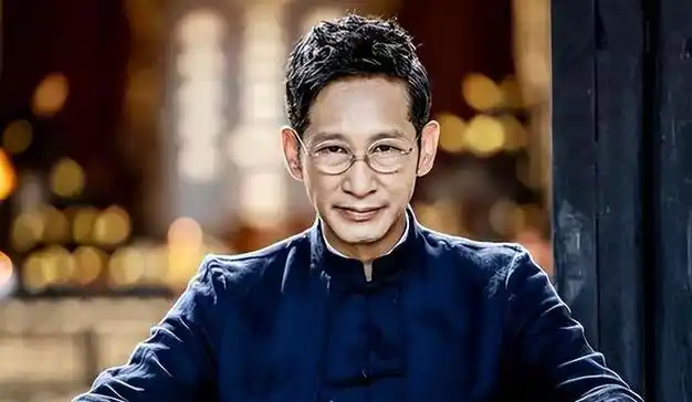 王劲松:一路走得苦!有戏演就对,55岁没儿没女又如何?