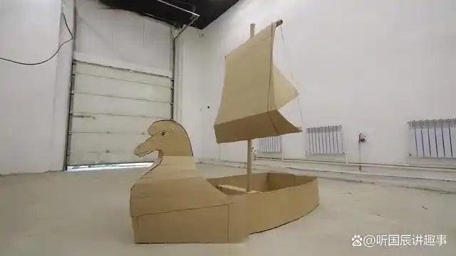 用纸板做的船,你觉得可以过河吗?