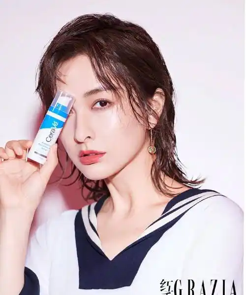 原创37岁吴昕新写真曝光霸气短发搭配粉色套装时尚感十足