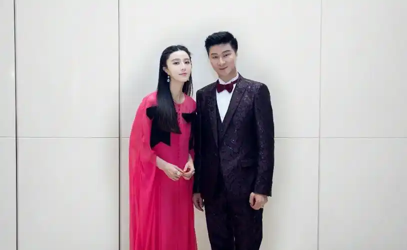 范冰冰未受风波影响仍高调晒家人合影庆生依偎在范丞丞怀里心情极佳