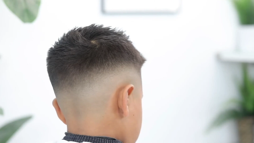 小男孩发型怎么剪渐变小寸头很不错真帅气