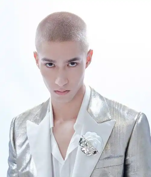 为给《创4》学员米卡集资,粉丝省下买药钱,学生连饭都舍不得吃