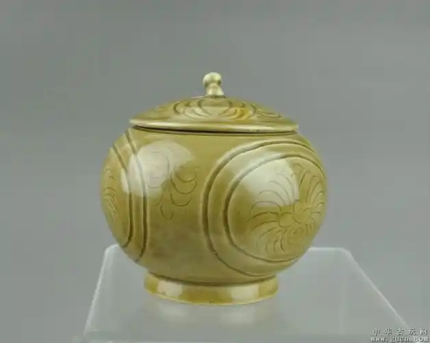 宋代越窑秘色釉带盖小罐