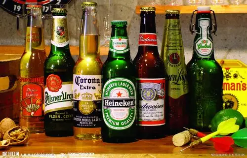 求一张好多鸡尾酒或啤酒对图片