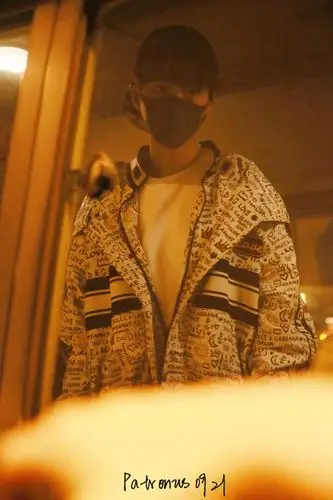 王俊凯新闻171219王俊凯结束广州路演飞重庆热烈欢迎小波回家