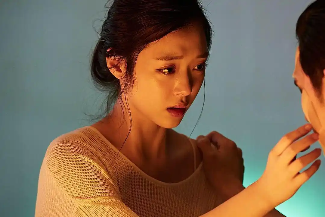 崔雪莉的电影《real》曾因尺度过大引争议