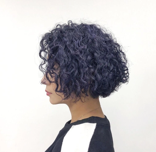 2018最新"小卷烫"发型,完美修饰脸型,更显时尚女王范儿!