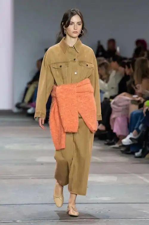 流行趋势——2024春夏女装t台流行趋势-服装趋势预测-cfw服装设计网手