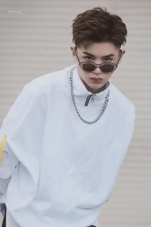 justin黄明昊巴黎写真大片来袭