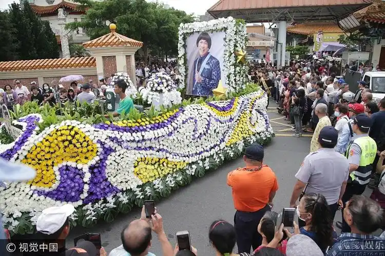 千人台北悼念猪哥亮儿女到齐家人终团圆