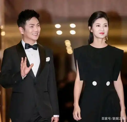 "沈眉庄"斓曦开心晒娃,自称过得很幸福,丈夫却从未露面