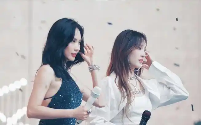 今夕是何年啊 孟佳王霏霏竟然合体跳了《hush》