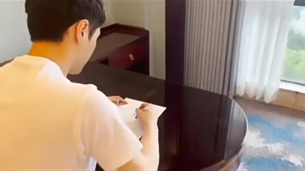 张总 出道11周年快乐啊@张艺兴  未来无限大 我们一起走  - 抖音