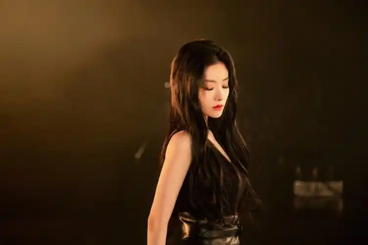 喻言  #喻言壁纸 # 要了命了 疯狂存图