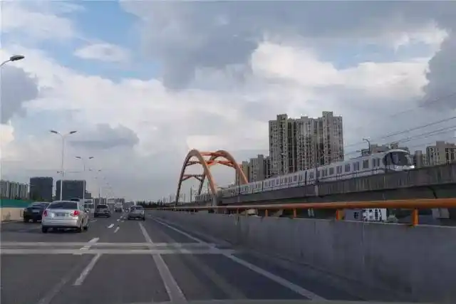 嘉闵高架路北段:嘉定新城到虹桥只需15分钟● 轨交11号线:全世界