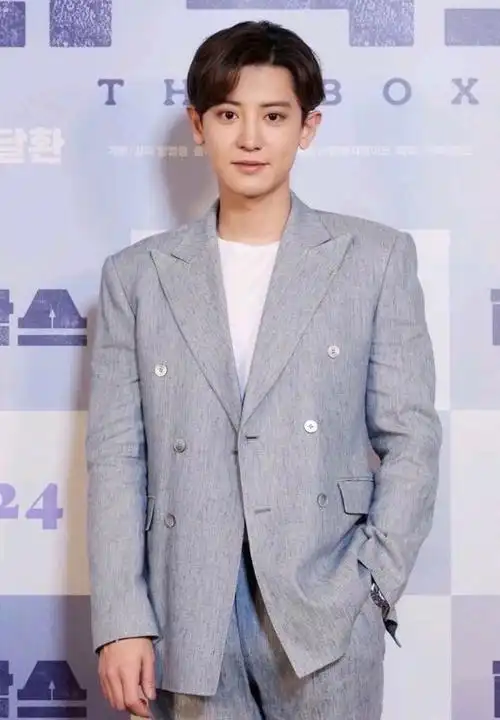 exo成员朴灿烈今天入伍了