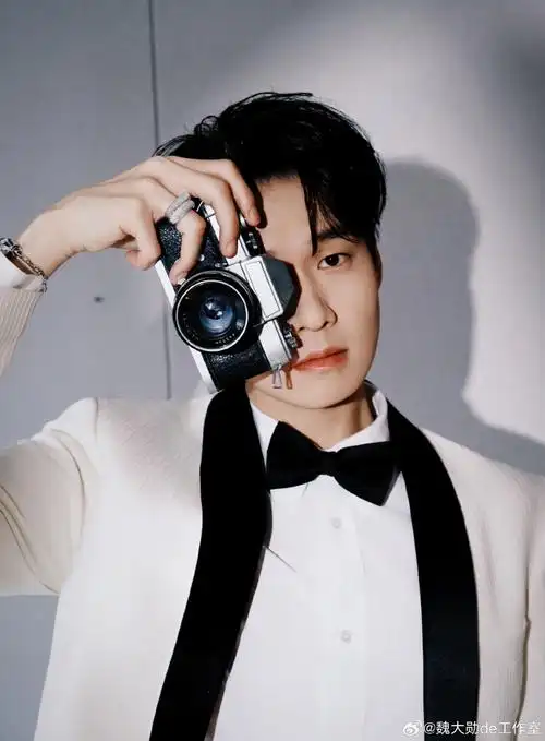 魏大勋感谢大家过去一年的喜爱和支持##2023微博综合热度top10明星