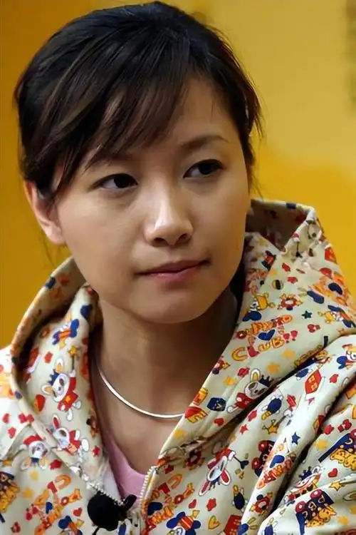 从19岁开始男人不断,半百了还没玩够,"风流才女"徐静蕾现形记