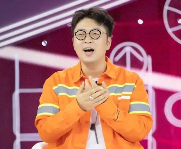 而从每期《快乐大本营》成员之间的互动可