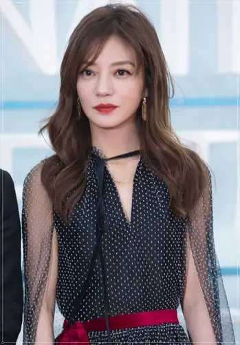 "最美眼睛"赵薇又回来了,另类穿袖子十分俏皮,网友:仙女本尊