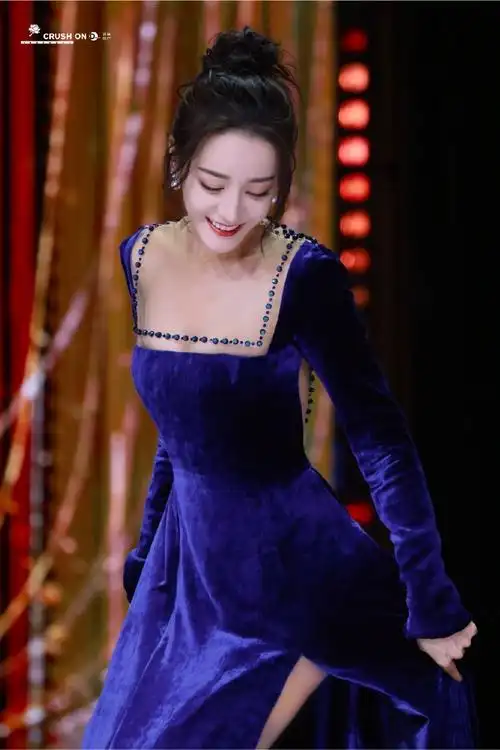 迪丽热巴超话丨#迪丽热巴乔晶晶#210607 拾光盛典 红毯96恰似 星辰